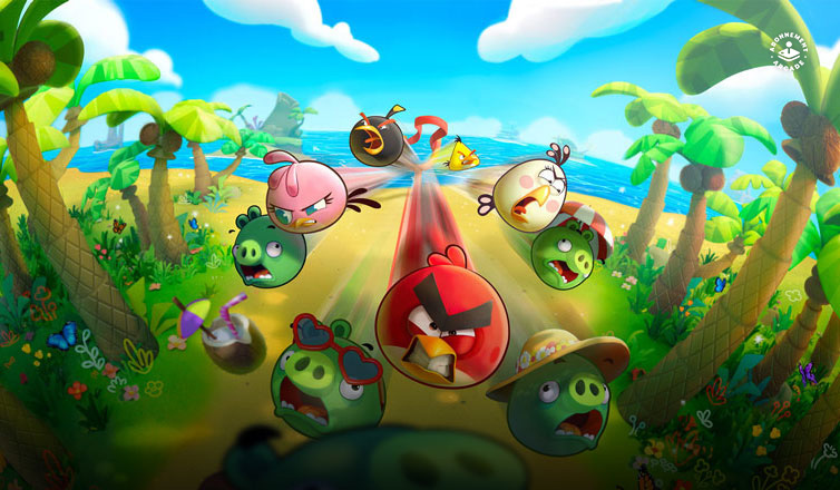 Ein Schwarm von Angry Birds jagt eine Herde von grünen Schweinen an einem sonnigen Strand.